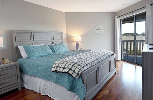 Little River Condo | Quiet condo with king suite 4 miles from the beach,private balcony,pool hot tub.