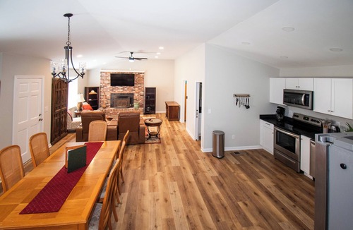 Pelzer House | Quiet house in the country, walking distance to Stewarts fishing pond