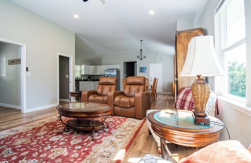 Pelzer House | Quiet house in the country, walking distance to Stewarts fishing pond