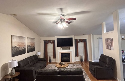 Steele Creek House | Quiet & peaceful retreat, close to popular Charlotte attractions.