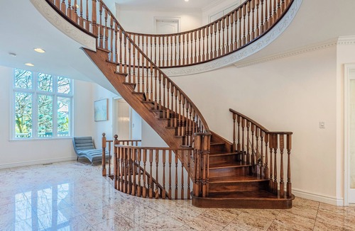Richmond Hill House | Rare Find! Spacious & Bright 3BR/3.5BA Home | Parking 4+ Cars | Near Hwy & GO