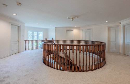 Richmond Hill House | Rare Find! Spacious & Bright 3BR/3.5BA Home | Parking 4+ Cars | Near Hwy & GO