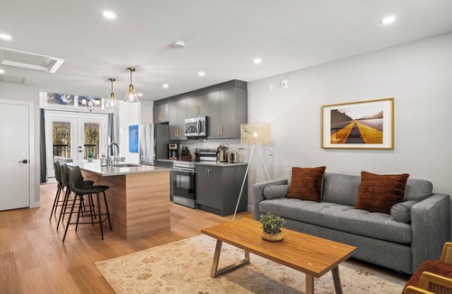 Harvie Heights House | RARE! New 4 Bedroom/4 Bathroom Townhouse with Stunning Mountain Views-SLEEPS 12!