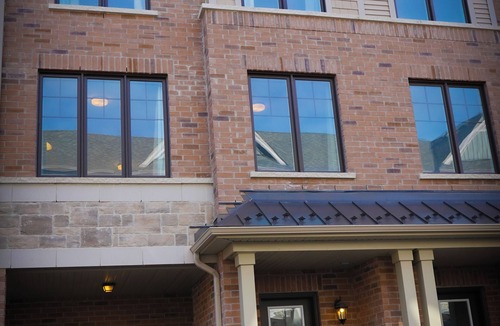 Mount Pleasant House | Ravine lot Luxurious 3 plus 1 bedrooms sleeps 8 to 10, townhouse in Brampton ON