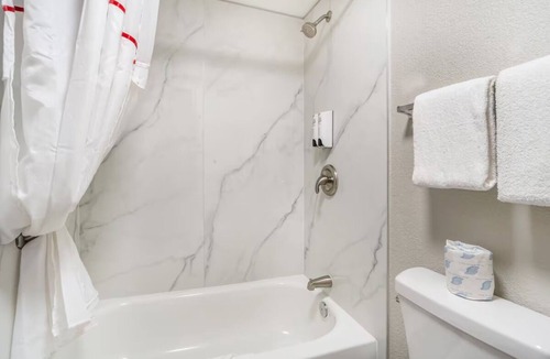 Conestee Hotel | Relaxed at Modern Stay Near Children's Museum + Bon Secours Arena