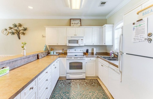 Little River Condo | Relaxing Condo w/Pool Near Beach & Casino