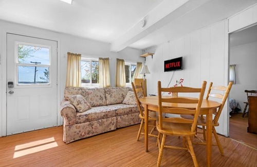 Otonabee-South Monaghan Cabin | Relaxing Countryside Stay