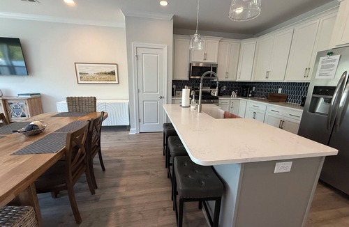 Greenwood House | Relaxing Lake home King BR steps away to fishing, tackle store & restaurant