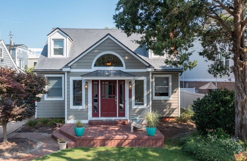 Northeast Virginia Beach Cottage | Renovated 3BR beach cottage, 1 block to ocean with private backyard and parking