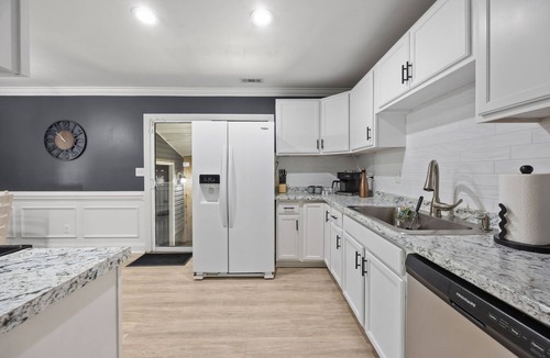 Paw Creek House | Renovated 3BR Near Uptown, Airport & Stadium