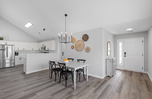 Goose Creek House | Renovated Gem/King Suite/20 Min to Charleston!