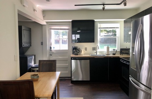 North Charlotte House | Renovated Oasis: Pet-Friendly Yard, Near NoDa & Plaza Midwood, Tesla Charging