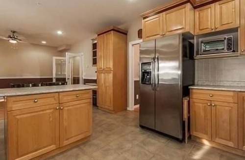 Fleetwood House | Rental Vacation Home 45minutes away from YVR Airport or Vancouver City.
