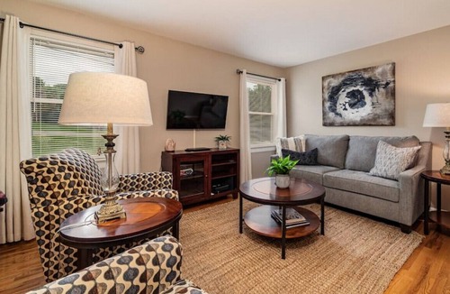 Sans Souci House | Respite Inn- Monthly Rental 3 Miles to DT GVL