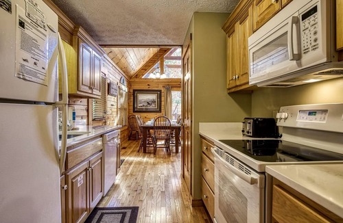 Black Bear Falls Cabin | Rest and Relax in this Fully-Equipped Cabin Rental in Gatlinburg, Tennessee
