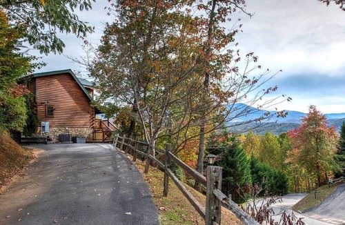 Black Bear Falls Cabin | Rest and Relax in this Fully-Equipped Cabin Rental in Gatlinburg, Tennessee