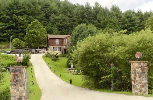 Glenville Apartment | 'Retreat! Sweet Mount'n View-1 Nighter's Ok-Clean'n Simple-Lake 1 ml-Town 5 mil