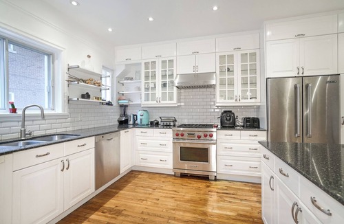 Cote-Des-Neiges—Notre-Dame-De-Grace Condo | Retro-Chic Spacious Home on 2 floors in Montreal