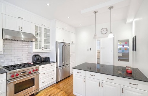 Cote-Des-Neiges—Notre-Dame-De-Grace Condo | Retro-Chic Spacious Home on 2 floors in Montreal