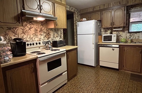 Newton House | Retro Cottage Farmstay Mid-term Comfort for Family Relocations/Professionals