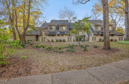 Arcadian Shores Villa | Richmond Pk 20i in Kingston 2nd floor, Pool, Beach