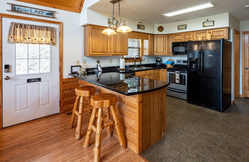 Topton Cabin | Ridgetop Lakeview - Bedroom Cabin on Lake Nantahala w/Private Deck