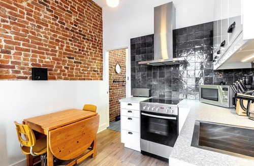 Plateau Mont Royal Apartment | Rififi Studio | WIFI | TV | Balcony | AC