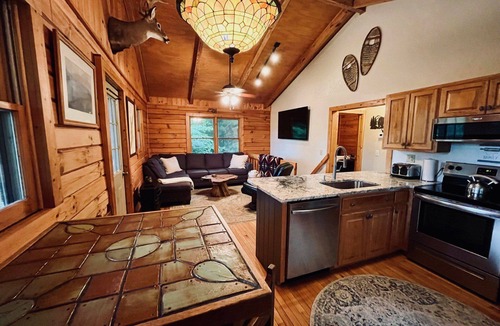 Crumpler Cabin | River Bend Retreat Log Cabin w/Hot Tub, Views & Privacy - Near New River State Park