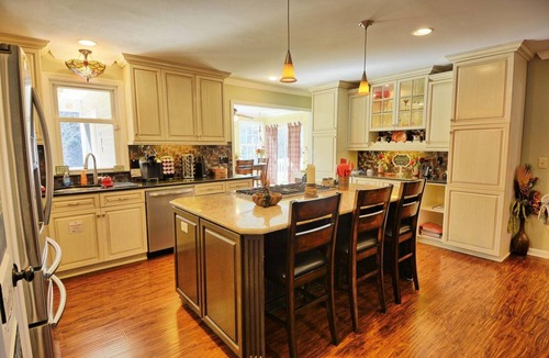 Crumpler Ski Chalet | River Front 5-bedroom chalet in Crumpler, NC, perfect for family getaways!
