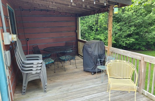 Warrensville Cabin | River Otter Cottage On The New River Perfect for couples or family adventure