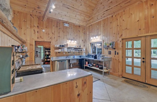 Bowman Cabin | River Retreat for the entire family