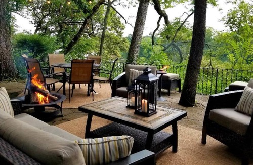 Madison Cabin | RIVER VIEW, HOT TUB, FIRE PIT, 10 min to Nashville! Pet friendly.