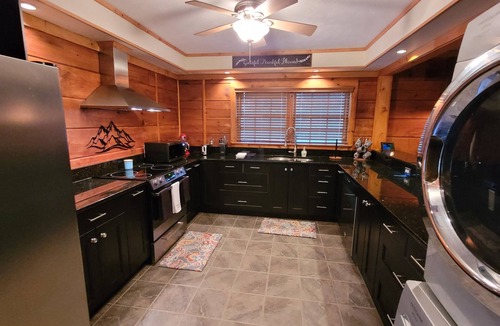 Ellijay Cabin | Riverfront Ellijay Cabin - Hot Tub - Arcade - Resort Pools - 3 Bedroom Sleeps 6