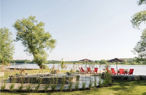 Trent Hills House | Riverside Cabin 1 Feel like royalty in this riverside retreat.