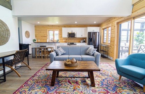 Trent Hills House | Riverside Cabin 5 Three season Riverside escape
