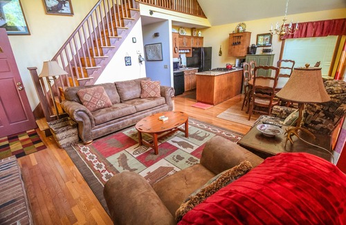 Grassy Creek Cottage | "Riverside Escape: Riverfront w/Firepit, Deck & Mtn Views – Dog Friendly!"