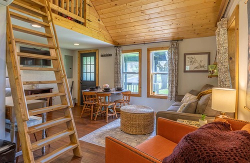 Crumpler House | Riversong Cottage - Stay & Play On the New River! Updated Cottage with Hot Tub!