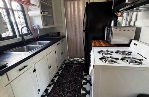 Central Gardens Cottage | ROBYN’S NEST🪺 🪺 2 bedroom in the heart of beautiful historic Central Gardens.