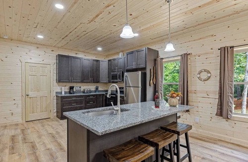 Cleveland Cabin | Rocky Ridge - Pet friendly 5 Bedroom Cabin in Helen Georgia