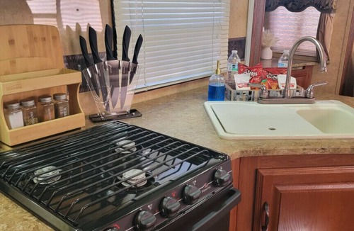 Peletier House | Romantic tiny getaway. Luxury RV, 3 miles to beach. 20 miles to Lejeune and Cherry Point