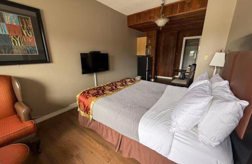 Golden Hotel | Rondo Motel