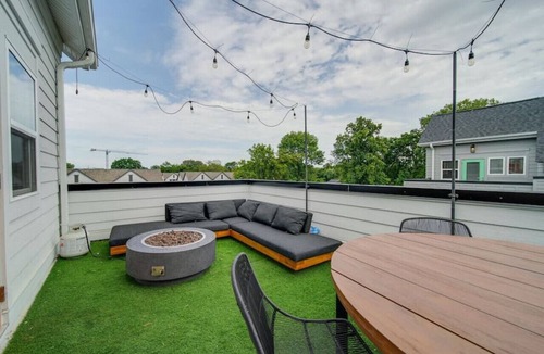 NoDa House | Rooftop Retreat — Heart of NoDa—Light Rail—Sauna
