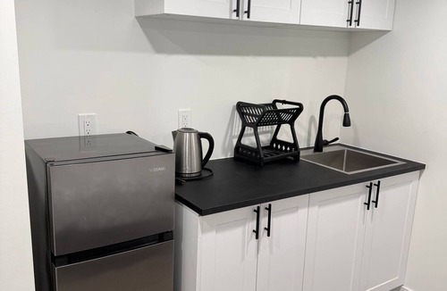 Fort Gary House | Room-haven in the Prairies 1BR B