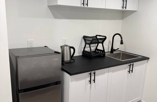 Fort Gary House | Room-haven in the Prairies Full 2BR
