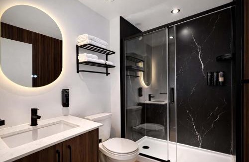 La Cite-Limoilou Hotel | Room with 1 Queen Bed Downtown Quebec
