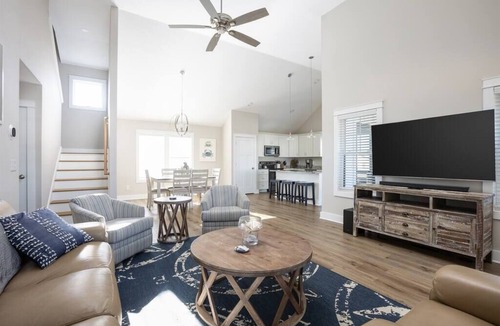South Nags Head House | Rum-DCA 600 ft to Beach, with Hot Tub and Backyard