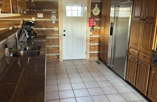 Anderson Cabin | Rustic 4-bedroom cabin on 180-acre horse farm near Anderson, South Carolina