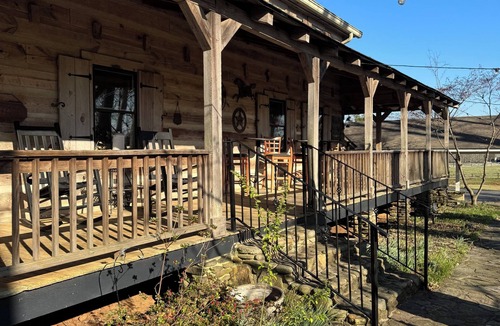 Anderson Cabin | Rustic 4-bedroom cabin on 180-acre horse farm near Anderson, South Carolina
