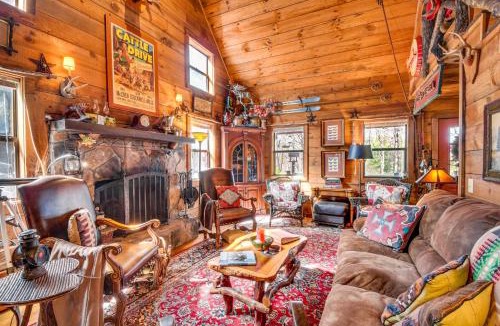 Wiley House | Rustic Cabin w/Porches: 8 Mi to Tallulah Gorge!