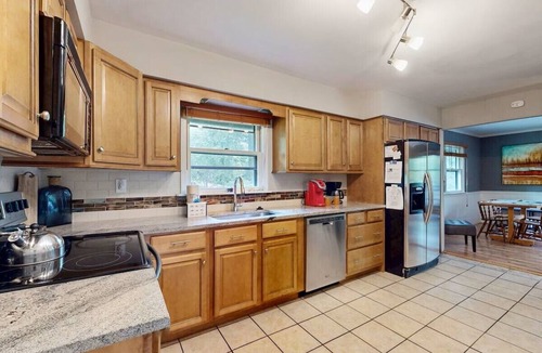Newland Ski Chalet | Rustic, cozy chalet close to fishing & hiking - Dog Friendly